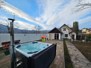 Raim Haus - 勒希纳里