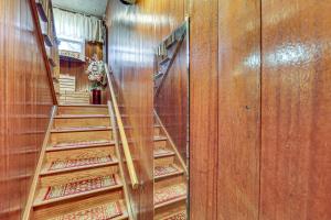 Rustic Chic Retreat 4 Mi to Kennywood!