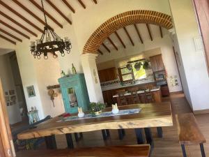 Casa colonial hermosa divisa a 1 45 h de Medellin