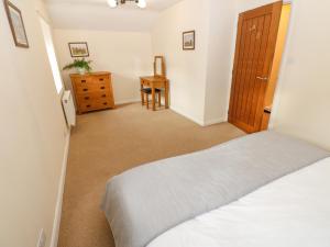 3 Eden Lodge