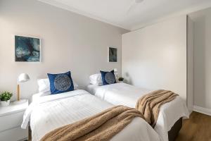 Renovated Harbourfront Home With Harbour Views