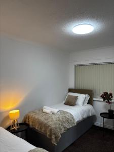 Moseley 5-Bedroom Home, Sleeps 10, Extended Stays