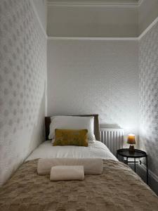 Moseley 5-Bedroom Home, Sleeps 10, Extended Stays