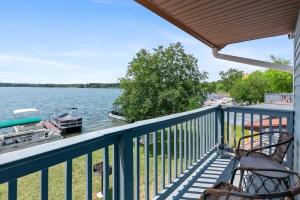 Lakeside Double Queen Suite Upper-Level Retreat