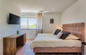 Cld688, Villa Vlahov I