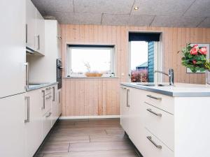 10 person holiday home in Glesborg-By Traum