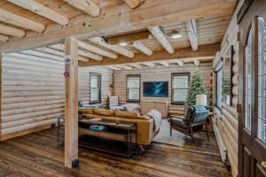 Log Cabin Fireplace Upper Valley - Wooded Chalet