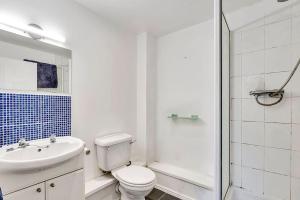 2BR w WiFi in Vibrant Streatham