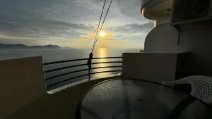 Comfy King Room with Private Beach and Ocean View - Ban Map Fakthong