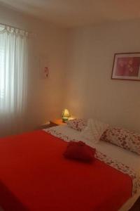 Apartments with parking space Mirca, Brac - 22108