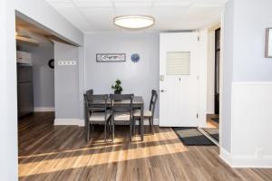 Upgraded Downtown Apartment Sleeps 5