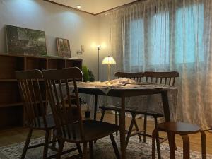 # Hongdae 10 minutes # 4 rooms for 12 people # Hongje Station 5 minutes