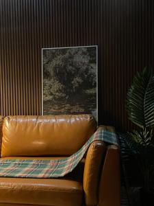 # Hongdae 10 minutes # 4 rooms for 12 people # Hongje Station 5 minutes