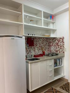 Studio completo, prox ao metro republica