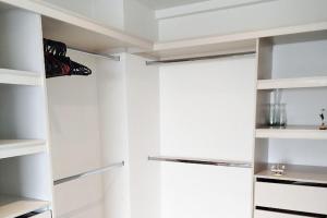 Cozy Entire 2nd-Floor Apartment with Parking