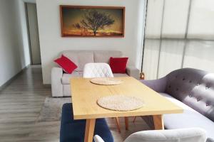 Cozy Entire 2nd-Floor Apartment with Parking