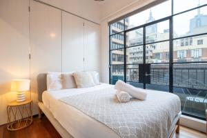 Flinders Lane Hideaway - Light-Filled CBD Retreat