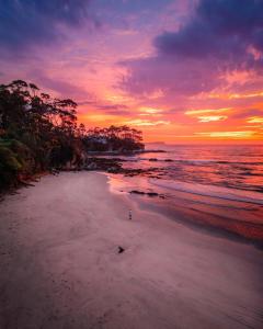 Denhams Beach side holiday apartment