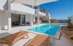 Beautiful Apartment With Pool