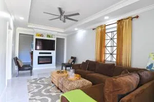 Spacious, Modern, Getaway close to Beaches - Braeton