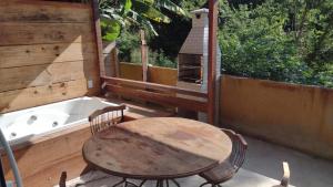 Recem reformado, apartamento na Ferradurinha