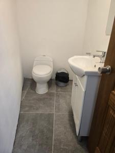 cabaña nueba con hermosa vista al río, niebla valdivia