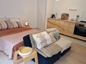 Studio neuf avec terrasse au cœur de Le Palais - FR-1-418-260