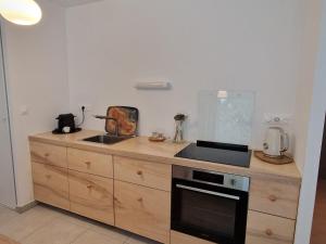 Studio neuf avec terrasse au cœur de Le Palais - FR-1-418-260