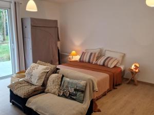 Studio neuf avec terrasse au cœur de Le Palais - FR-1-418-260