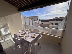 Appartement T2 avec Terrasse et Parking, à 50m de la Plage - FR-1-702-70