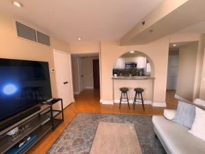 Luxurious and Spacious 2-Bedroom Condo Unit Downtown San Diego in the Heart of the Gaslamp Quarter - 30-Day Min