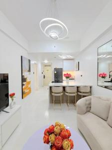 Le Luxe 102 by Ara li