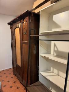 Single room with shared bathroom 2