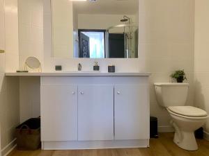 Appartements PYRENE HOLIDAYS - Heracles - Residence paisible a 6mn a pied des thermes : photos des chambres