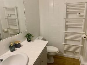 Appartements PYRENE HOLIDAYS - Heracles - Residence paisible a 6mn a pied des thermes : photos des chambres