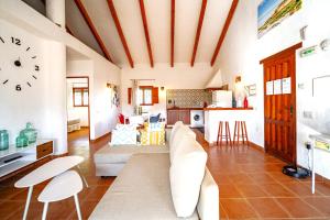 Casa ZAHOMAR con piscina exterior