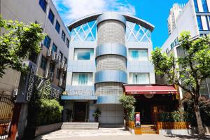 Zsmart智尚酒店上海南京西路梅陇镇广场店 - Hotel 2 stelle a Shanghai