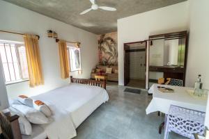 Villa Amarena - AC Room- Serenity beach