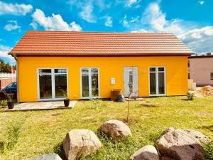 Das gelbe Haus am Hafen - Zarnitz