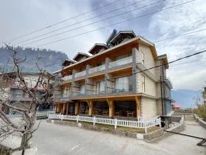 CHAMBYAL's RETREAT - Tāndi