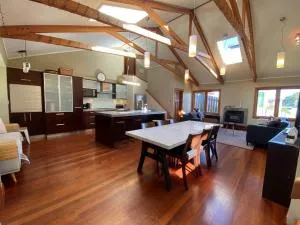 Spacious Wellington Family Oasis - Island Bay