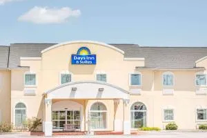Days Inn & Suites by Wyndham Swainsboro - Uvalda