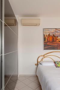 Free Parking - Quiet and Bright City Center Apartment