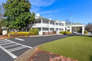 Quality Inn Fayetteville Near Historic Downtown Square - 桃树市