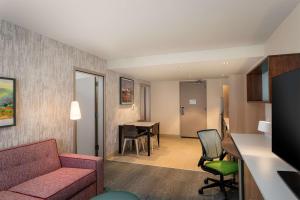 One-Bedroom King Suite with Bath Tub - Mobility Accessible room in Home2 Suites by Hilton Bozeman Midtown
