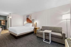 King Room room in Best Western Plus Philadelphia Bensalem Hotel