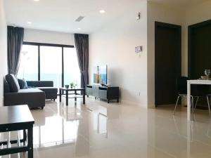 A Stylish High-Floor Suite Next to Komtar JBCC