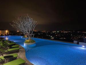 Condo with Roof top sea view