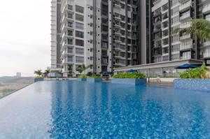 Modern 2BR DPristine Suite Close to Legoland