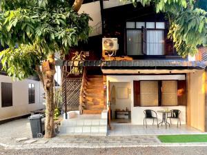 RwR Home in Old Town walking str